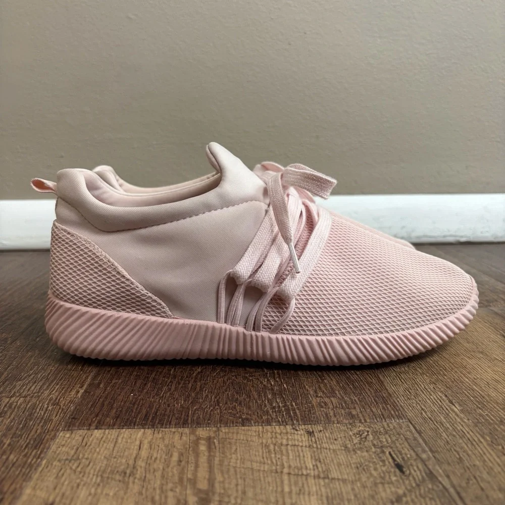 Lucy Avenue Blush Pink Slip-On Athletic Sneakers Athleisure Ballet Shoe 8.5 EUC